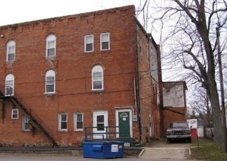 Foto del edificio - 100-104 W Main St