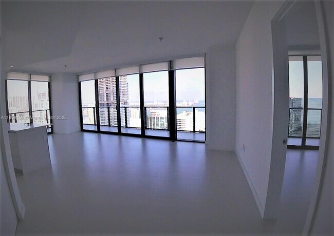 Foto del edificio - 1300 S Miami Ave