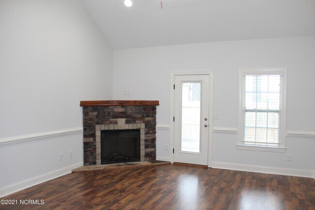 Building Photo - 1700 Cambria Dr