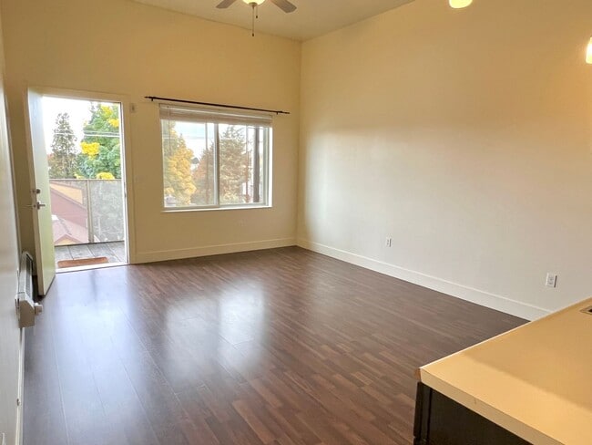 Building Photo - ECOFL01