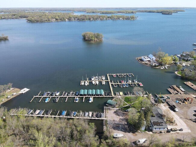 Foto del edificio - 23622 Smithtown Rd