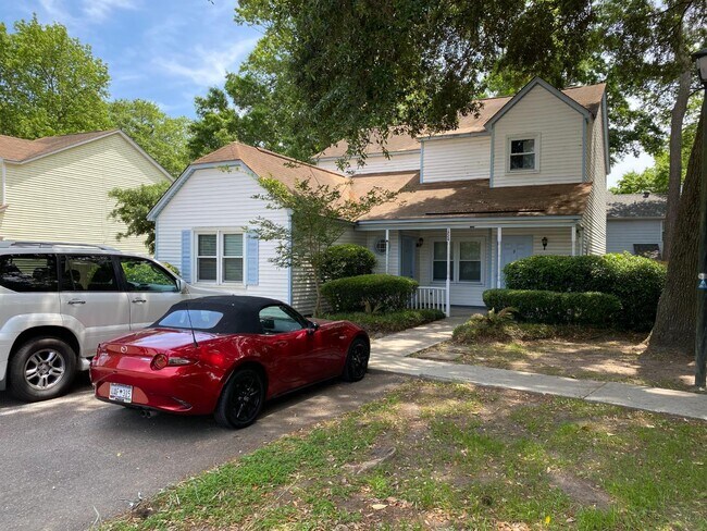 Foto del edificio - 1224 Meadow Park Ln