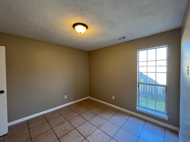 Building Photo - Renovated 3 Bedroom 2 Bath Home for Rent!!