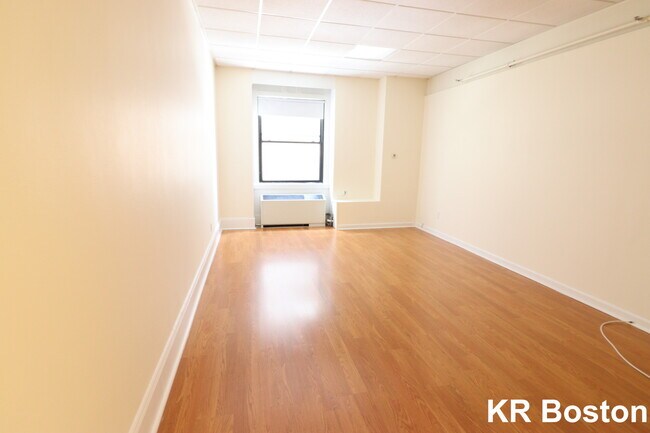 Building Photo - 56 Beacon St