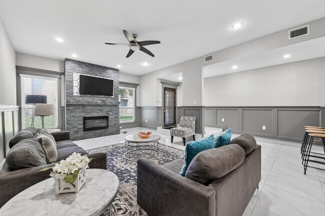 Building Photo - 11280 Braes Forest Dr