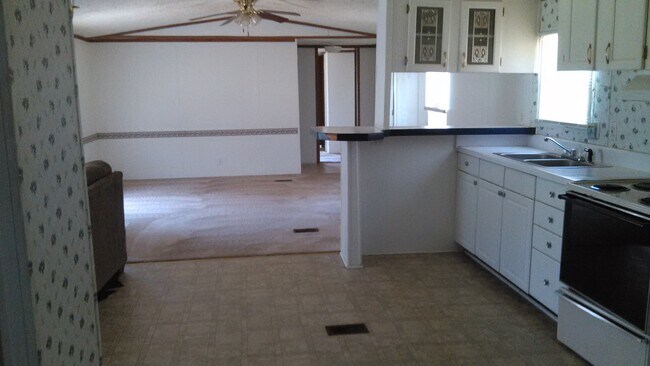 Building Photo - 148 Beaver Cir