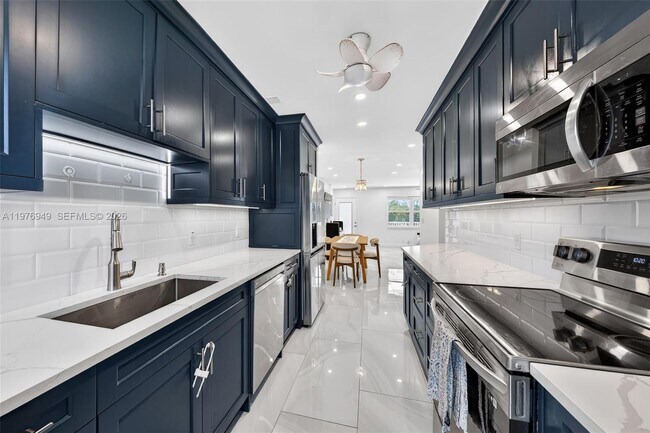 Foto del edificio - 3922 NE 166th St