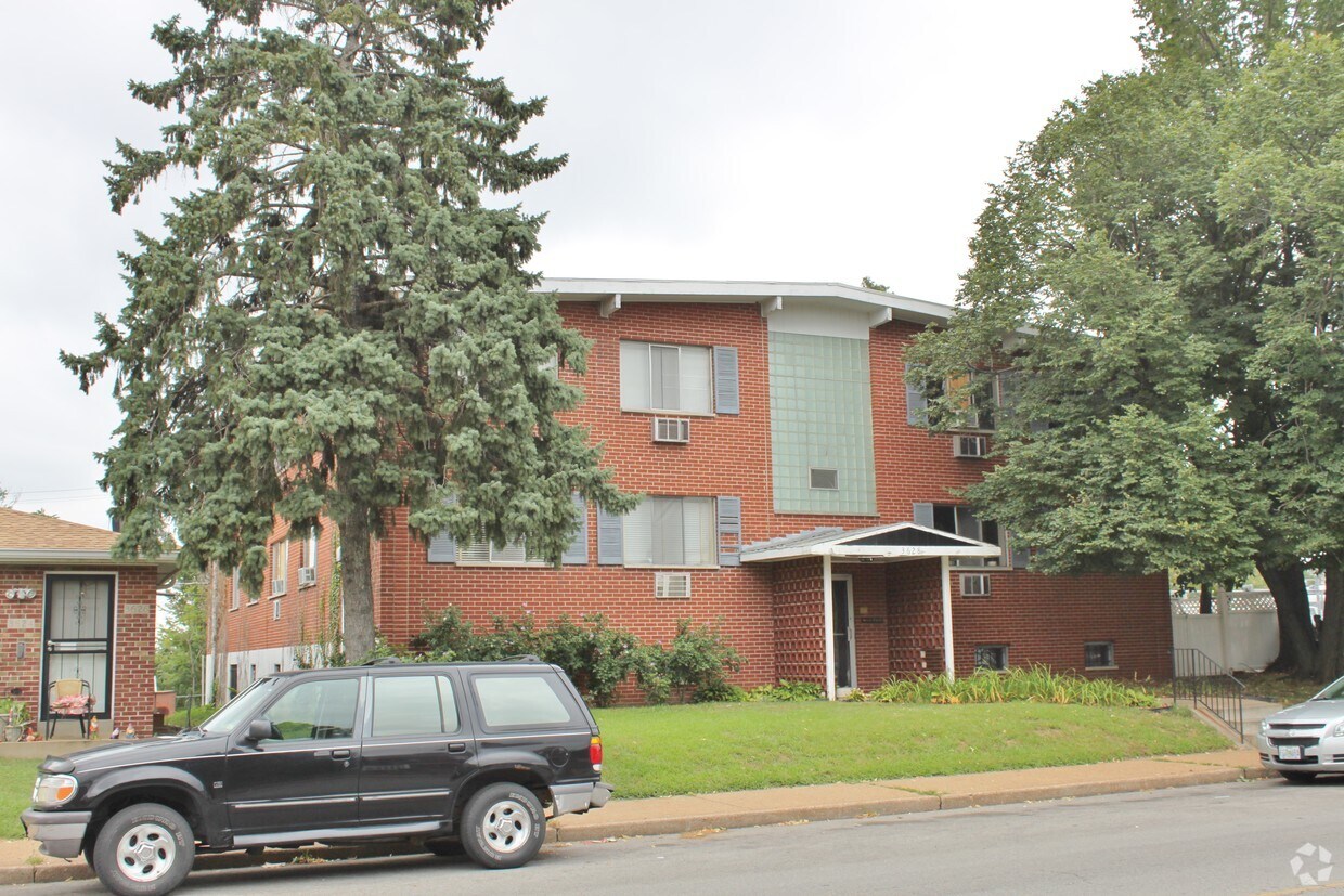 Building Photo - 3628 Morganford Rd
