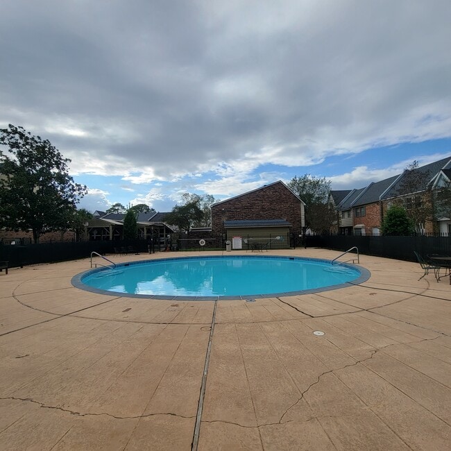 Building Photo - 1310 Dulles Dr