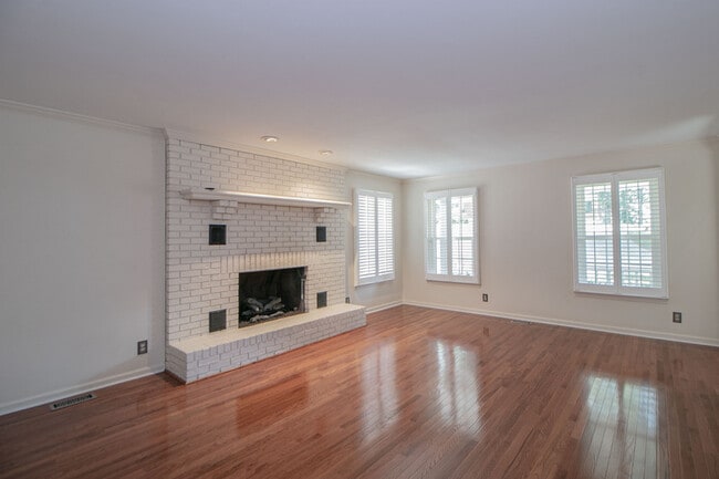 Building Photo - 815 Shady Bluff Trail