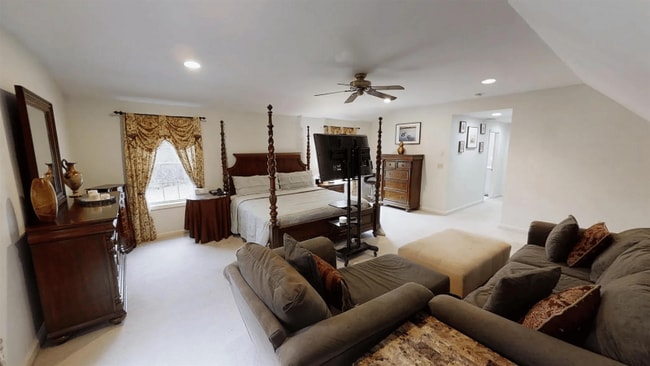 Foto del edificio - 244 Kennedy Hill Rd