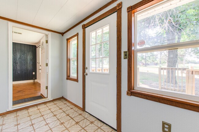 Building Photo - 12421 Max Ln