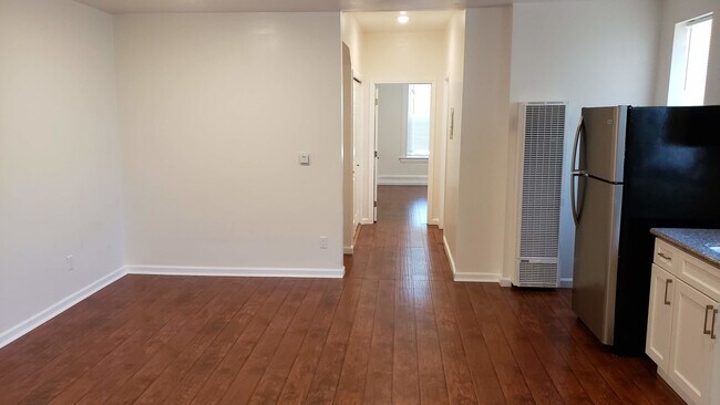Foto del edificio - 344 W Poplar St