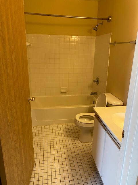 Bathroom - 1060 Lima Ave