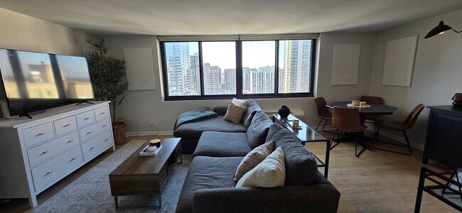 Foto del edificio - 1221 N Dearborn Pkwy