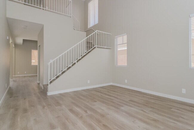 Building Photo - 674 Pacific Cascades Dr