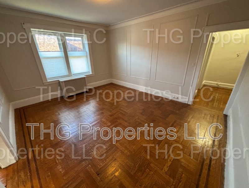 Building Photo - 490 Tremont Ave