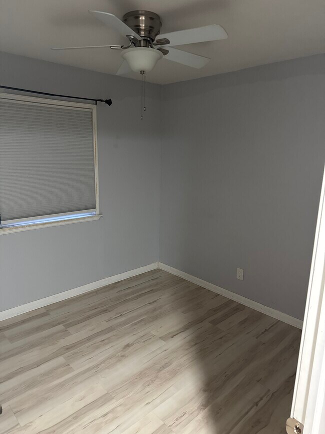 Dormitorio 2 - 3318 S Quincy Ave