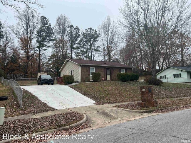 Building Photo - 3 br, 1 bath House - 1112 Hazelnut Drive