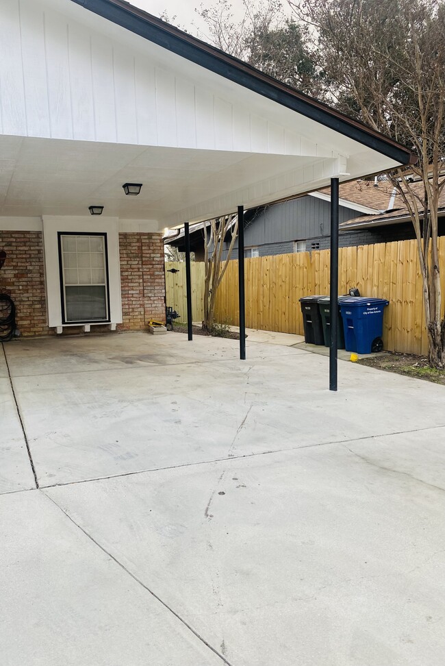 Carport parking one vehicle - 2326 Marilyn Kay St