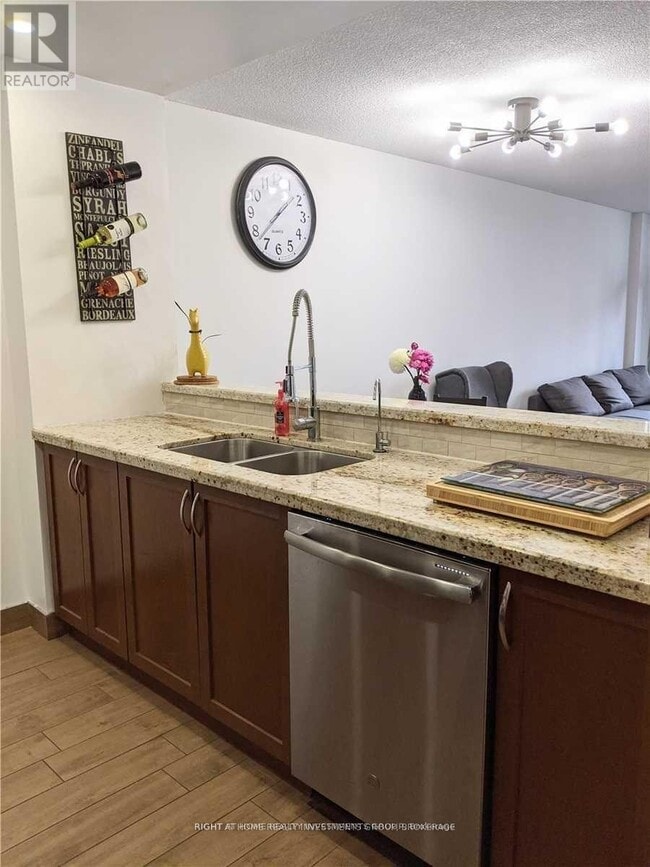 Building Photo - 550 Webb Dr