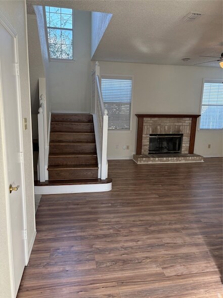 Foto del edificio - 4425 Hummingbird Ct