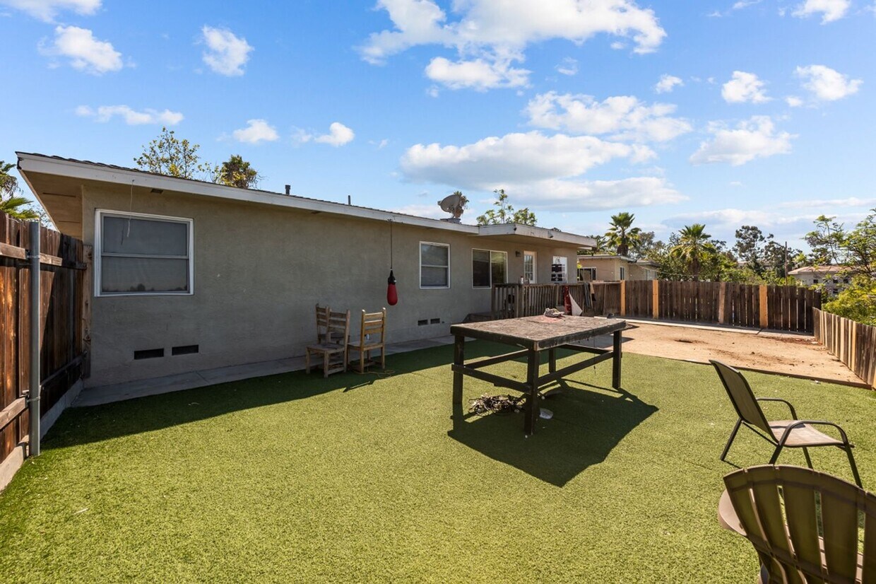 Foto principal - 5379 E Falls View Dr