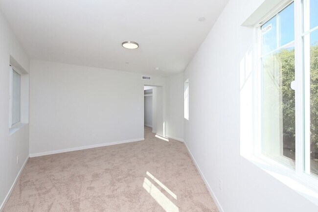 Foto del edificio - 4360 Ocean View Blvd