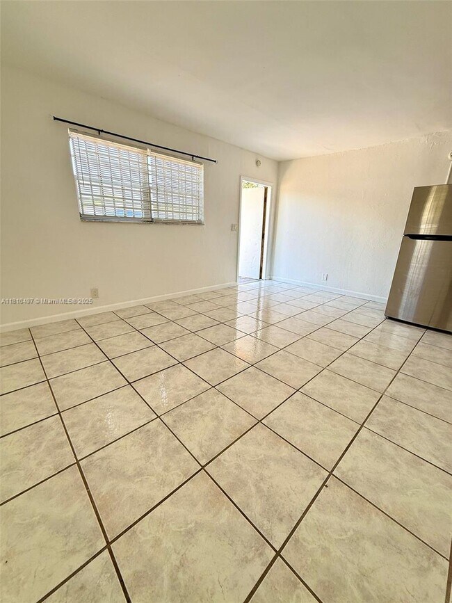 Foto del edificio - 823 NW 9th St