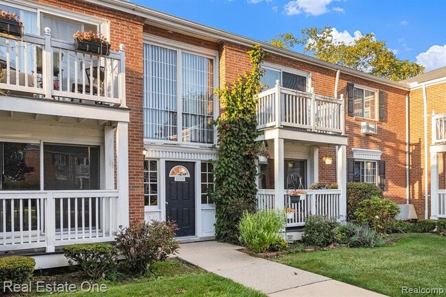 Building Photo - 2420 Parmenter Blvd