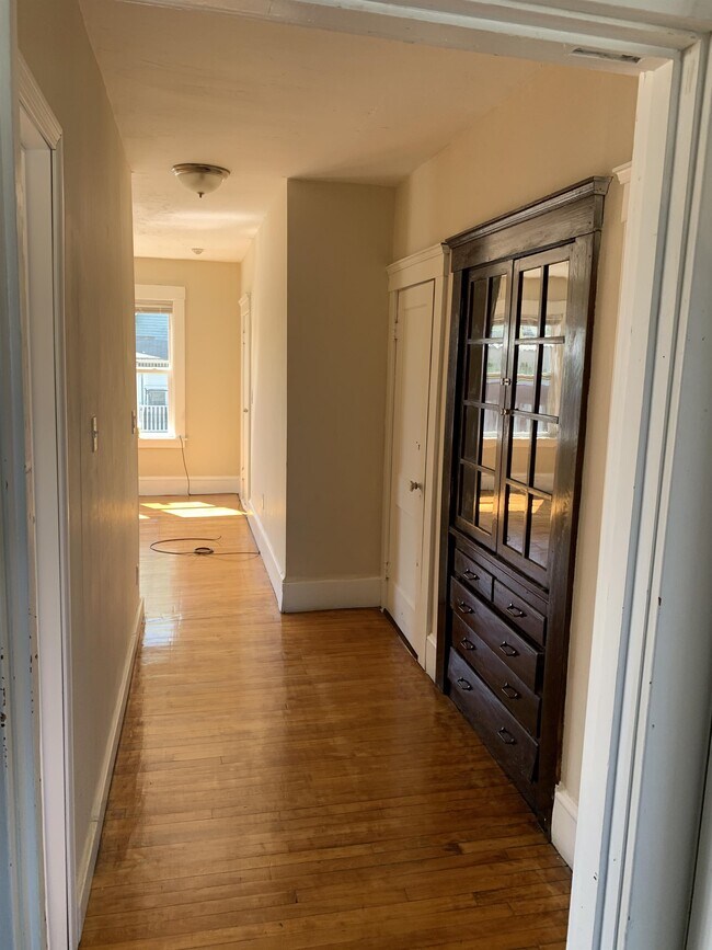 Building Photo - 18 Lakewood St