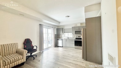 Building Photo - 205 W Oak Trl