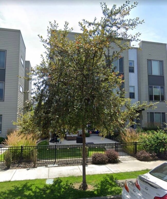 Foto del edificio - 2403 W Bridge Ave