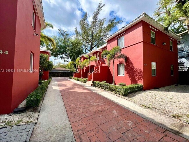 Foto del edificio - 544 NE 62nd St