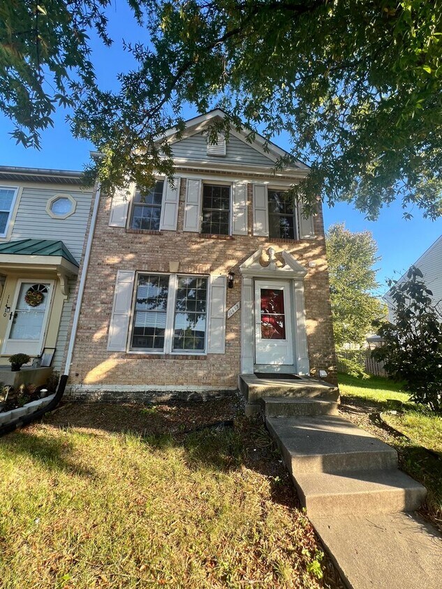 Primary Photo - Lovely 3BR/ 2 Full/2 Half Bath EOG Townhou...