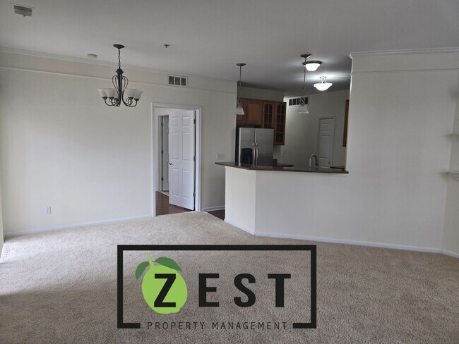 Building Photo - First floor 2 Bed 2 Bath Condo with tons of amenities! OPEN HOUSE 4/27 3-3:30 PM!