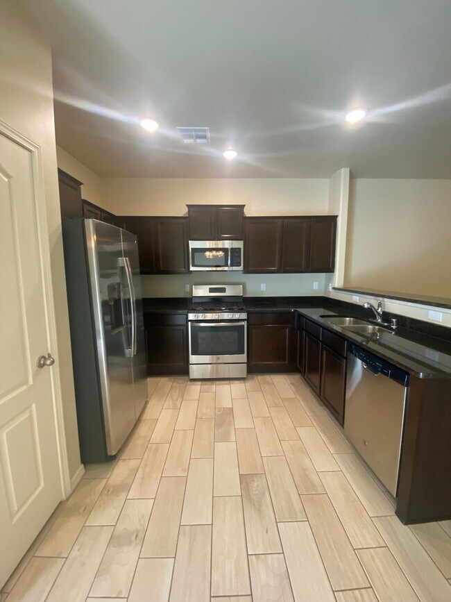 Foto del edificio - Beautiful 3 Bedroom 2.5 Bathroom House Available Now!