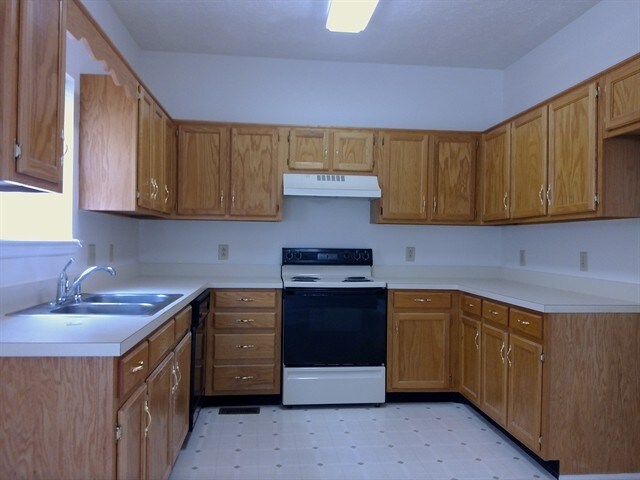 Building Photo - 5125 W Oak Highland Drive