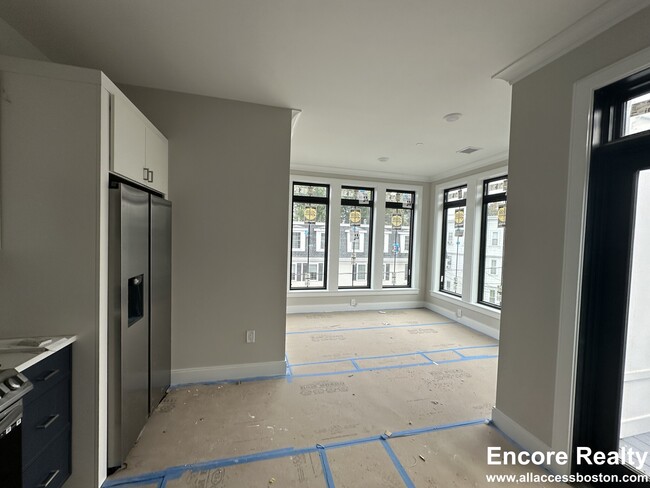 Building Photo - 155 Everett St