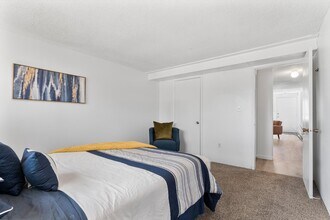 2x1 Bedroom - Mohawk Green Apartments