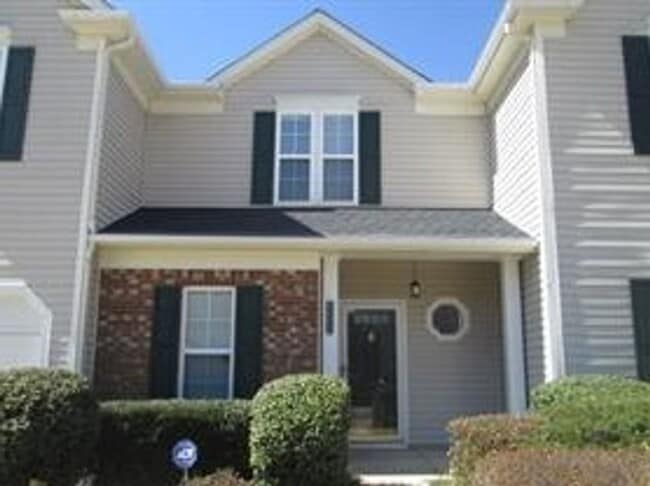 Building Photo - Move In Ready Townhome located in the Town...