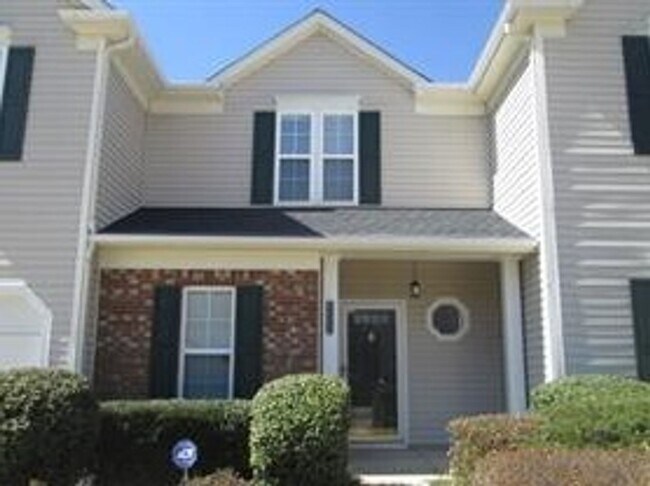 Foto del edificio - Move In Ready Townhome located in the Town...