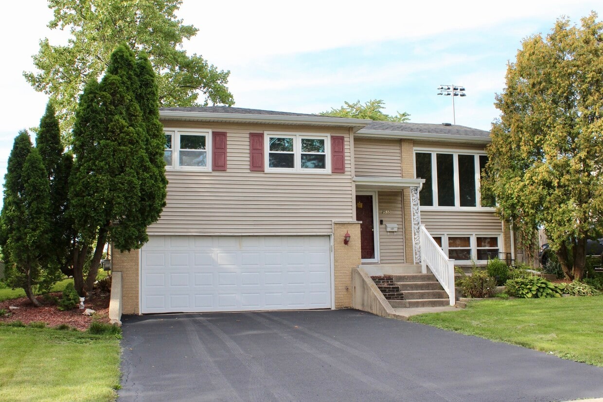 2510 Ravinia Ln, Woodridge, IL 60517 House for Rent in Woodridge, IL
