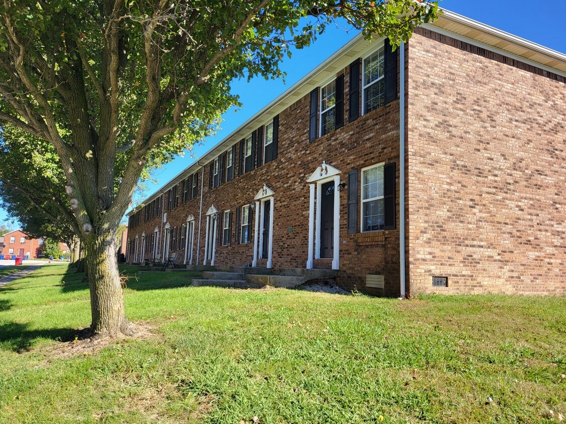 Primary Photo - 1103 Blackberry Ln