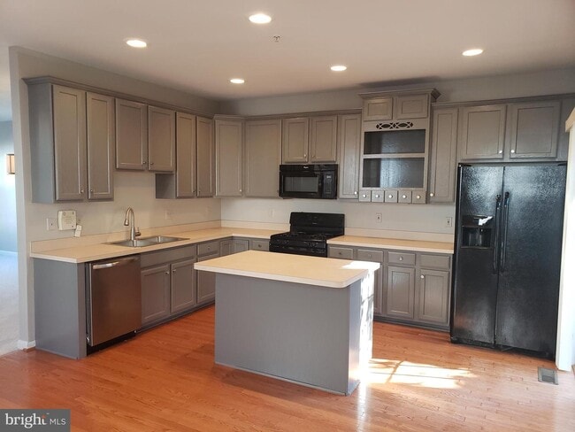 Building Photo - 1820 Palmetto Dr