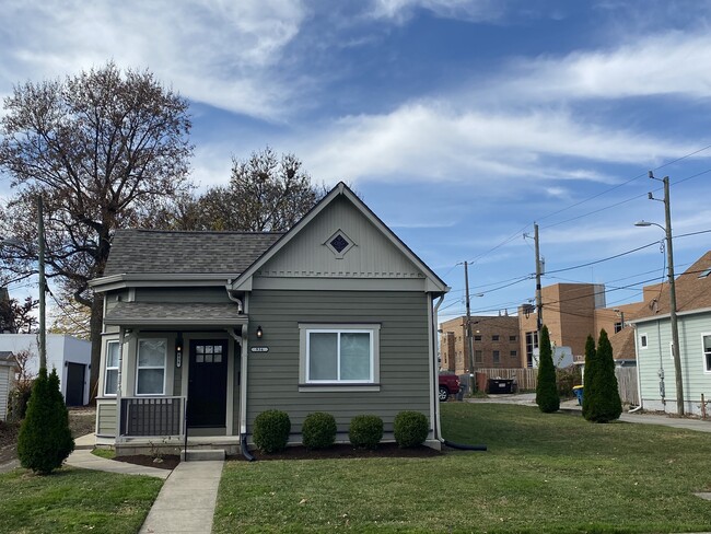 Building Photo - 934 Olive St