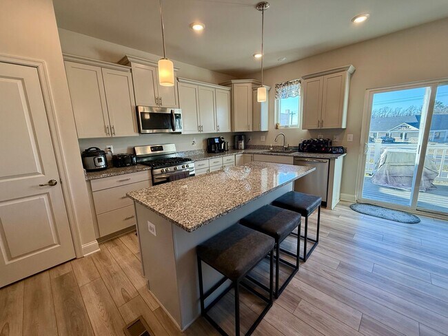 Foto del edificio - Plantation Lakes a golf community with numerous amenities for residents to enjoy.