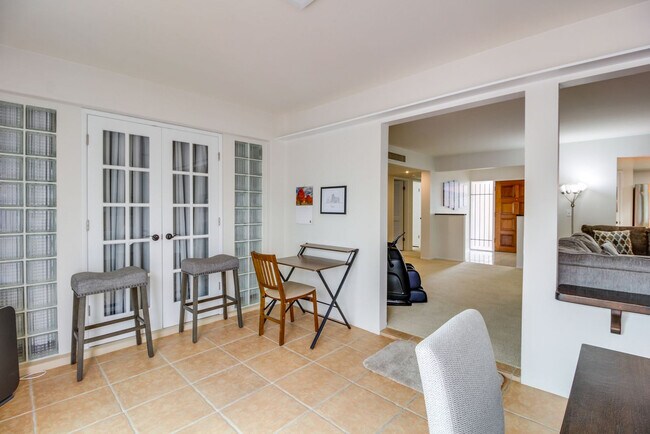 Foto del edificio - 5026 N Crestridge Dr