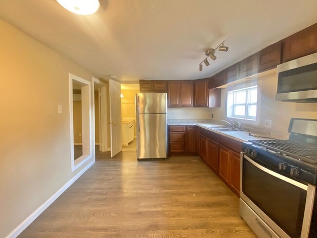 Building Photo - 2019 42nd St