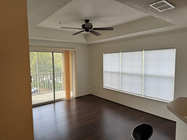 Foto del edificio - 18001 Richmond Pl Dr